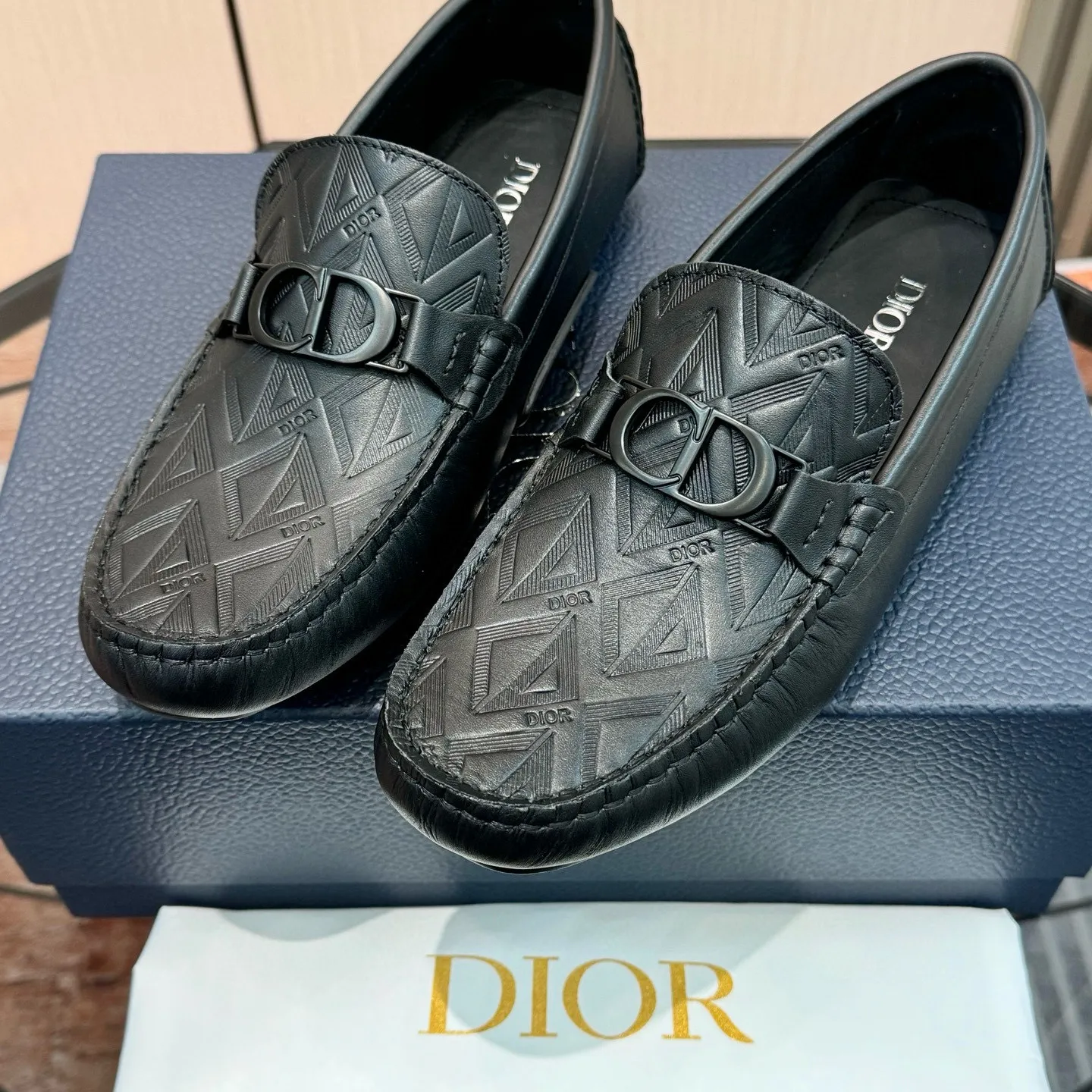 Men's shoes: 580💰 (Niu Li) (Dior Doudou shoes) Exclusive new model Official website new model The upper is made of high-quality imported calf, the color is delicate, and the flowing luxurious texture is tailor-made for exquisite men, creating a noble aura. Delicate and smooth lines. Cowhide lining. Size: 38-44, 45 customized. Outdoor driving shoes for experienced drivers🚗